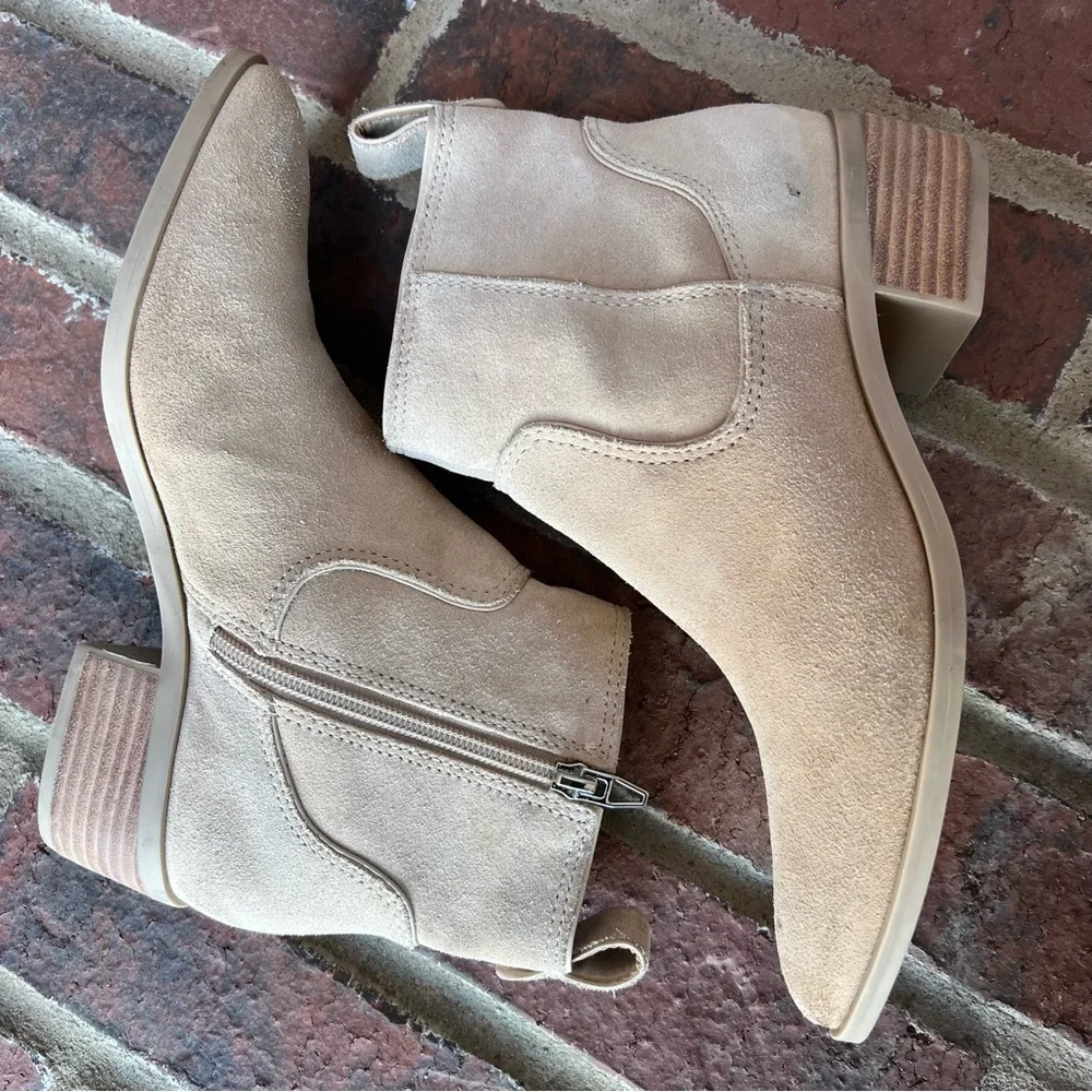 Dolce Vita Able Suede Western Style Bootie-size 6.5